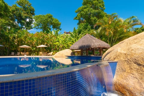 2 outdoor pools