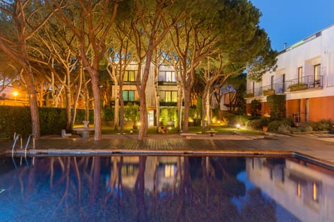 Outdoor pool, open 10:00 AM to 7:00 PM, pool umbrellas, sun loungers