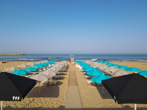 Private beach nearby, free beach shuttle, free beach cabanas