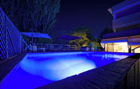 Outdoor pool, sun loungers