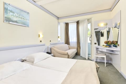 Classic room with balcony - extra bed | Desk, blackout drapes, free WiFi, bed sheets