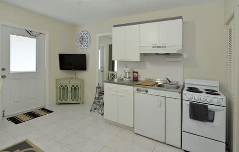 Suite, 1 Bedroom (Paris) | Private kitchen | Fridge, microwave, stovetop, coffee/tea maker