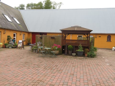 Couples treatment rooms, body treatments, hot stone massages