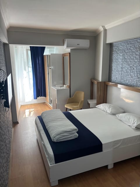 Standard Double or Twin Room | In-room safe, desk, laptop workspace, iron/ironing board