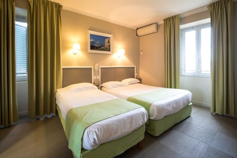 Select Comfort beds, desk, soundproofing, free WiFi