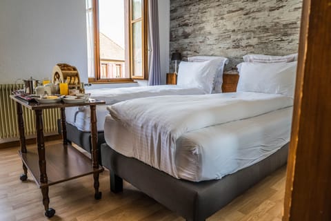 Twin room, shower | Memory foam beds, individually decorated, desk, soundproofing