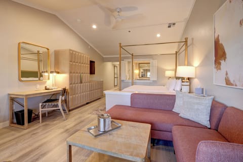 Premium bedding, in-room safe, desk, laptop workspace