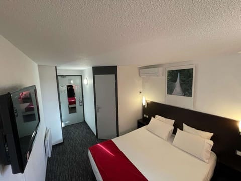 Standard Room, 1 Double Bed | Premium bedding, minibar, in-room safe, desk