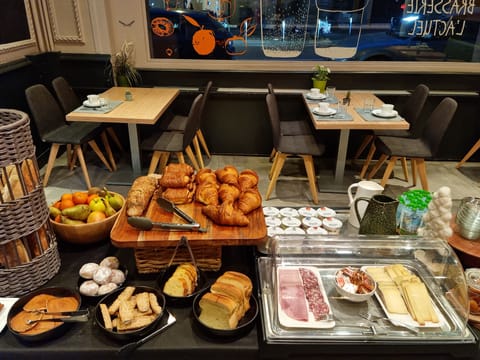 Daily buffet breakfast (EUR 13 per person)