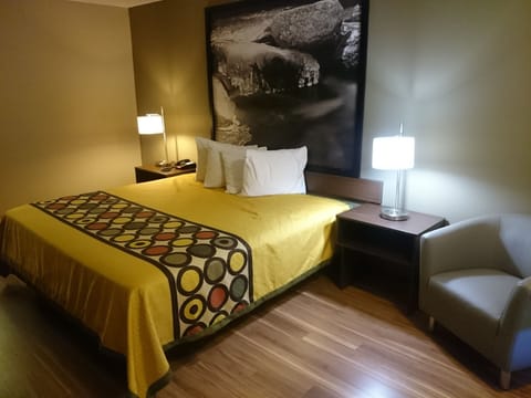 Desk, soundproofing, iron/ironing board, free WiFi