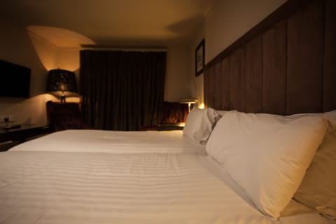 Standard Twin Room, Non Smoking | Premium bedding, desk, iron/ironing board, free WiFi