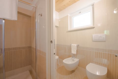 Junior Suite, 1 Bedroom | Bathroom | Shower, free toiletries, hair dryer, bidet