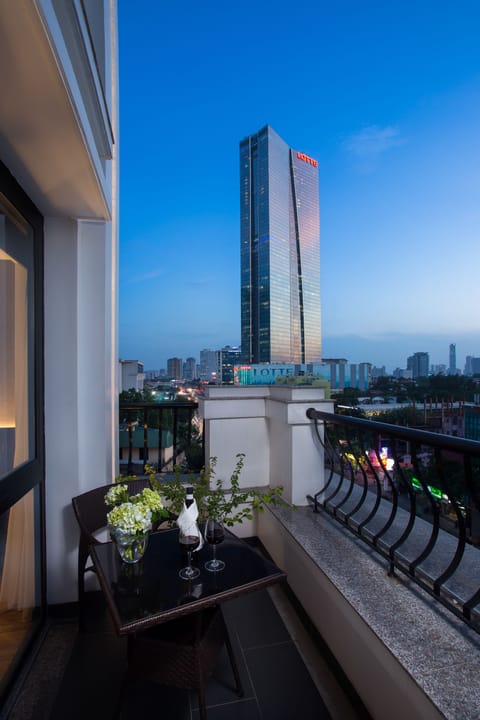 Suite | 1 bedroom, premium bedding, minibar, in-room safe