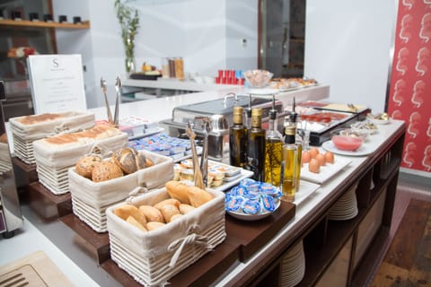 Daily buffet breakfast for a fee