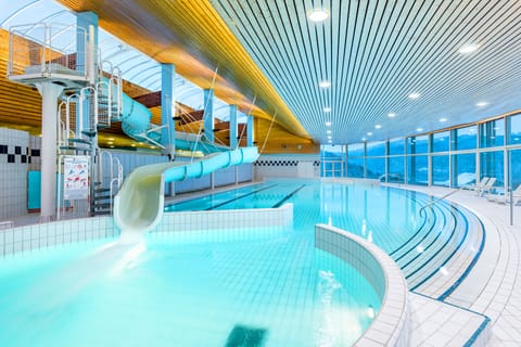 Indoor pool, sun loungers