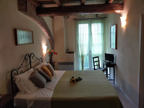 Superior Double Room | Down comforters, laptop workspace, iron/ironing board, free WiFi