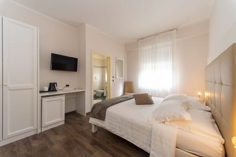 Double Room | Premium bedding, minibar, in-room safe, desk