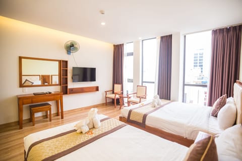 Deluxe Double Room, 1 Bedroom, Non Smoking, City View | Minibar (free items), in-room safe, desk, blackout drapes