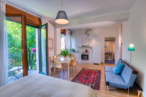 Traditional Studio | Desk, iron/ironing board, rollaway beds, free WiFi