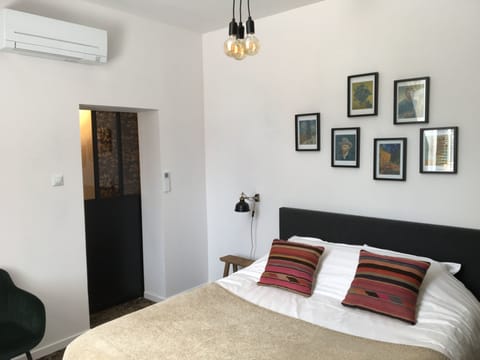 Deluxe Room, 1 Queen Bed | Soundproofing, free WiFi, bed sheets