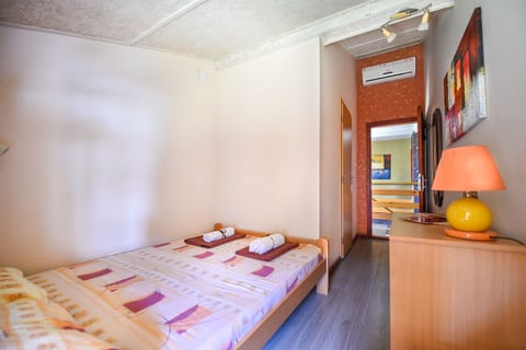 Basic Double Room | Soundproofing, iron/ironing board, free WiFi, bed sheets