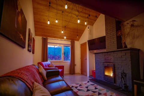 Cottage, 3 Bedrooms | Living area | Flat-screen TV