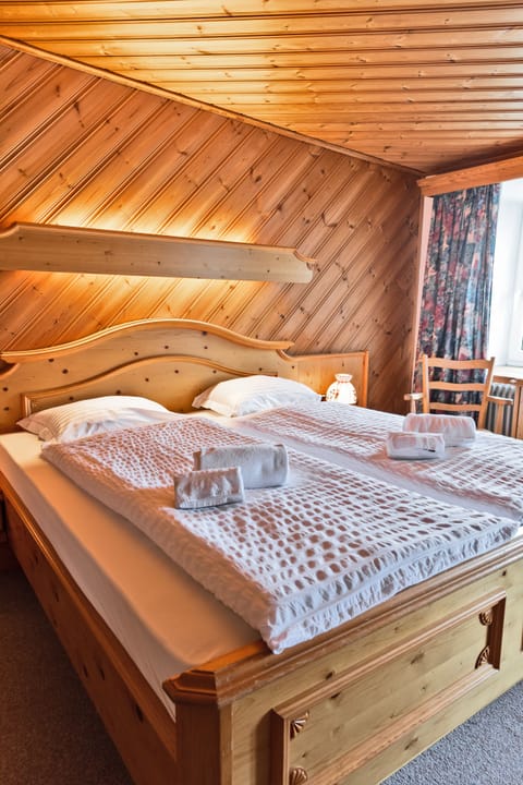 Quadruple Room (Private bathroom) | Desk, free WiFi, bed sheets