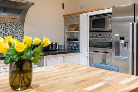 Apartment, Private Bathroom (2 Bedroom) | Shared kitchen