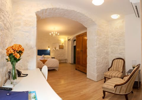 Premium bedding, minibar, in-room safe, desk