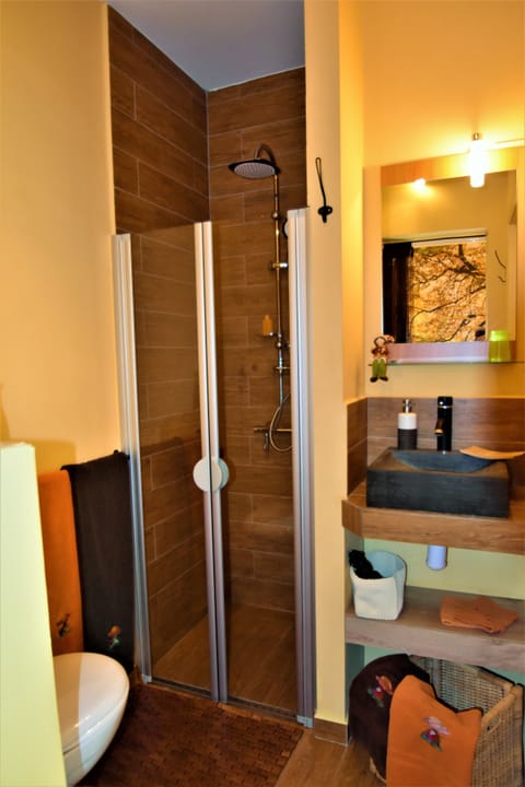 Family Suite, 2 Bedrooms, Non Smoking (Forêt) | Bathroom shower