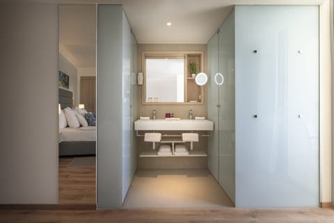 Superior Room for 2+2 | Bathroom | Free toiletries, hair dryer, towels