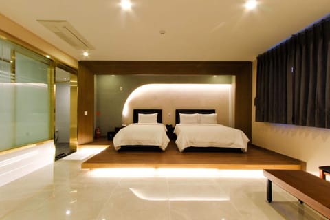Premium bedding, individually decorated, individually furnished, desk