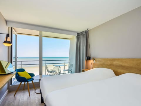Standard Room, 2 Twin Beds, Balcony, Sea View | In-room safe, desk, blackout drapes, soundproofing
