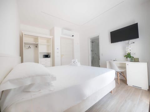 Cribs/infant beds