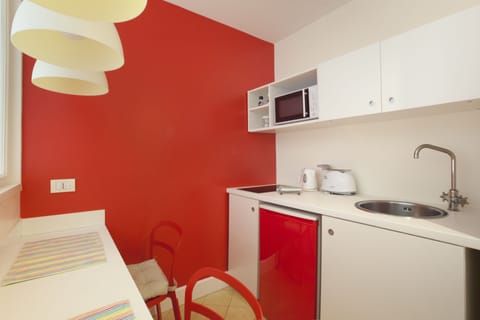 Deluxe Double or Twin Room, Balcony | Private kitchenette | Fridge, microwave, stovetop, coffee/tea maker