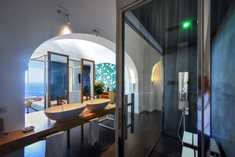 Executive Suite (Sauna and indoor Bathtub) | Bathroom | Shower, eco-friendly toiletries, hair dryer, bathrobes