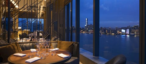 4 restaurants; breakfast, lunch, and dinner served