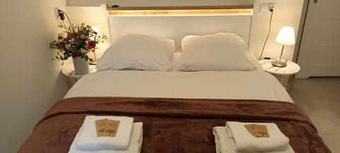 City Studio Suite, 1 Bedroom, Non Smoking | Hypo-allergenic bedding, individually decorated, laptop workspace