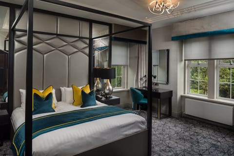 Balmoral Suite | Iron/ironing board, free WiFi, bed sheets