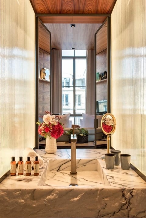 Classic Room | 1 bedroom, premium bedding, minibar, in-room safe