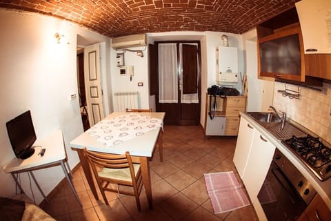 Apartment, Balcony | In-room dining