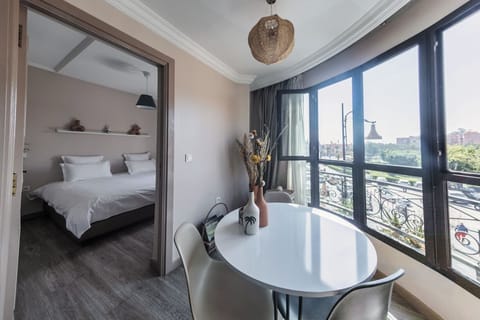 Senior Suite | Minibar, in-room safe, individually decorated, free WiFi
