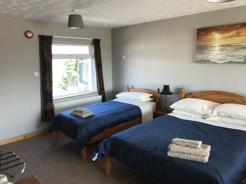 Family Room | Bed sheets, wheelchair access