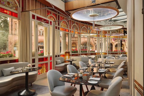 3 restaurants, breakfast, lunch, dinner served; French cuisine