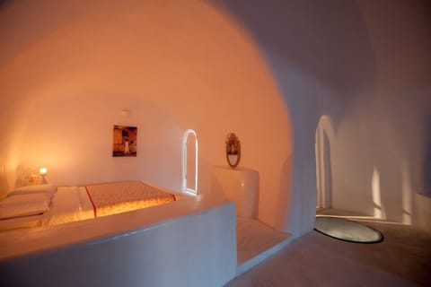 Luxury Suite, 2 Bedrooms, Garden View (Cave Garden View) | Hypo-allergenic bedding, in-room safe, individually decorated
