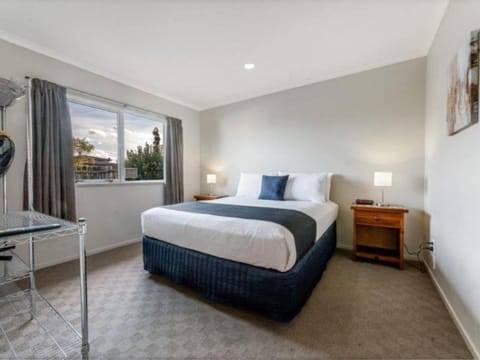 One Bedroom | Desk, laptop workspace, soundproofing, cribs/infant beds