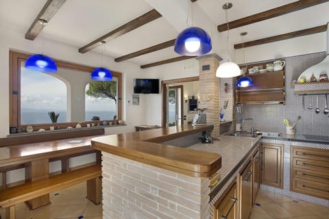 Villa, 3 Bedrooms | Private kitchen | Full-size fridge, microwave, oven, stovetop
