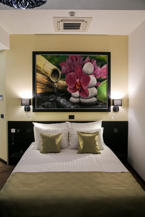 Double Room | Minibar, in-room safe, individually decorated, desk