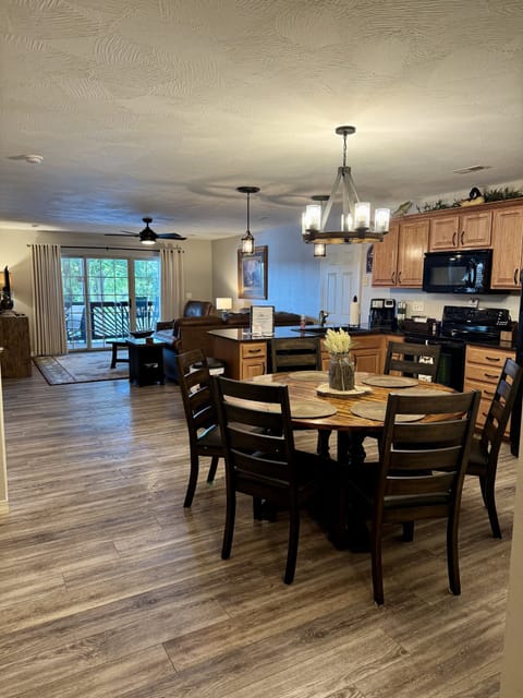 Condo, 3 Bedrooms | Interior