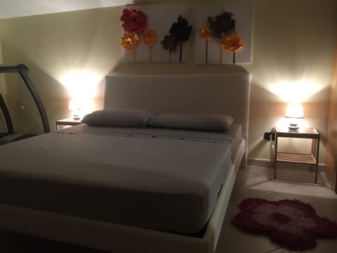 Double Room, Shared Bathroom | Premium bedding, desk, free WiFi, bed sheets